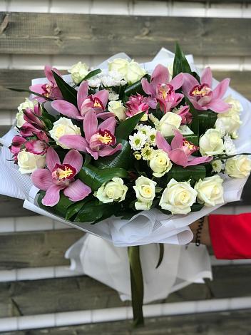 Букет цветов из: Розы и Хризантемы в Вознесеновском