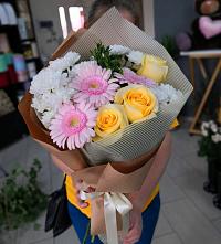 Букет цветов из:  Герберы, Розы и Хризантемы в Вознесеновском