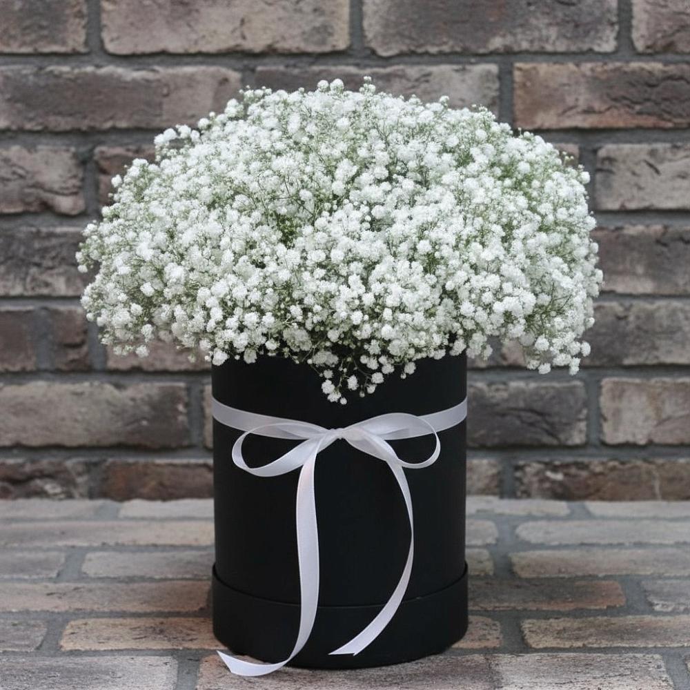 Цветочная композиция из Гипсофила в шляпной коробке в Вознесеновском