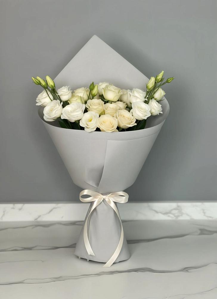 Букет цветов из: Розы и Лизиантусы в Вознесеновском