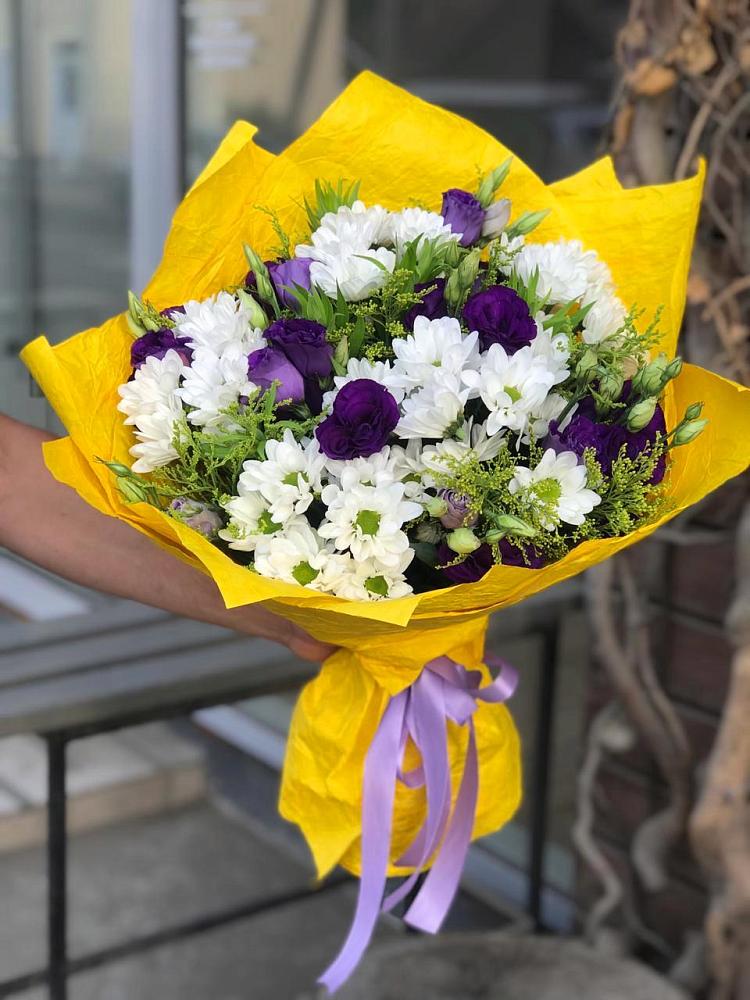 Букет цветов из: Ирисы, Хризантемы и Ромашки в Вознесеновском