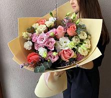Букет цветов из:  Розы, Лизиантусы и Гвоздики #REPLACE_PRED# Вознесеновском