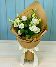 Букет цветов из:  Хризантемы и Лизиантусы в Вознесеновском