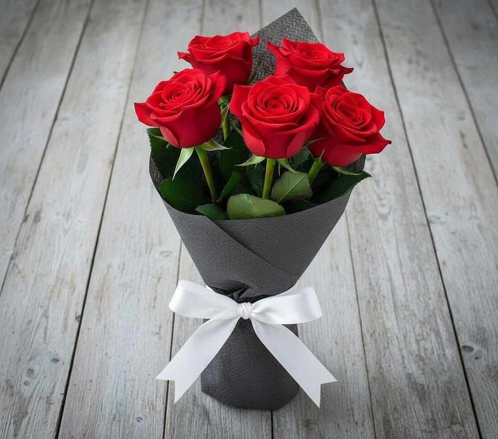 Букет 5 Красных роз Эдлесс Лав в Вознесеновском