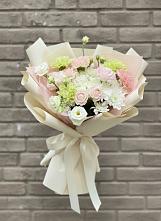 Букет цветов из:  Гвоздики, Розы, Лизиантусы и Хризантемы #REPLACE_PRED# Вознесеновском