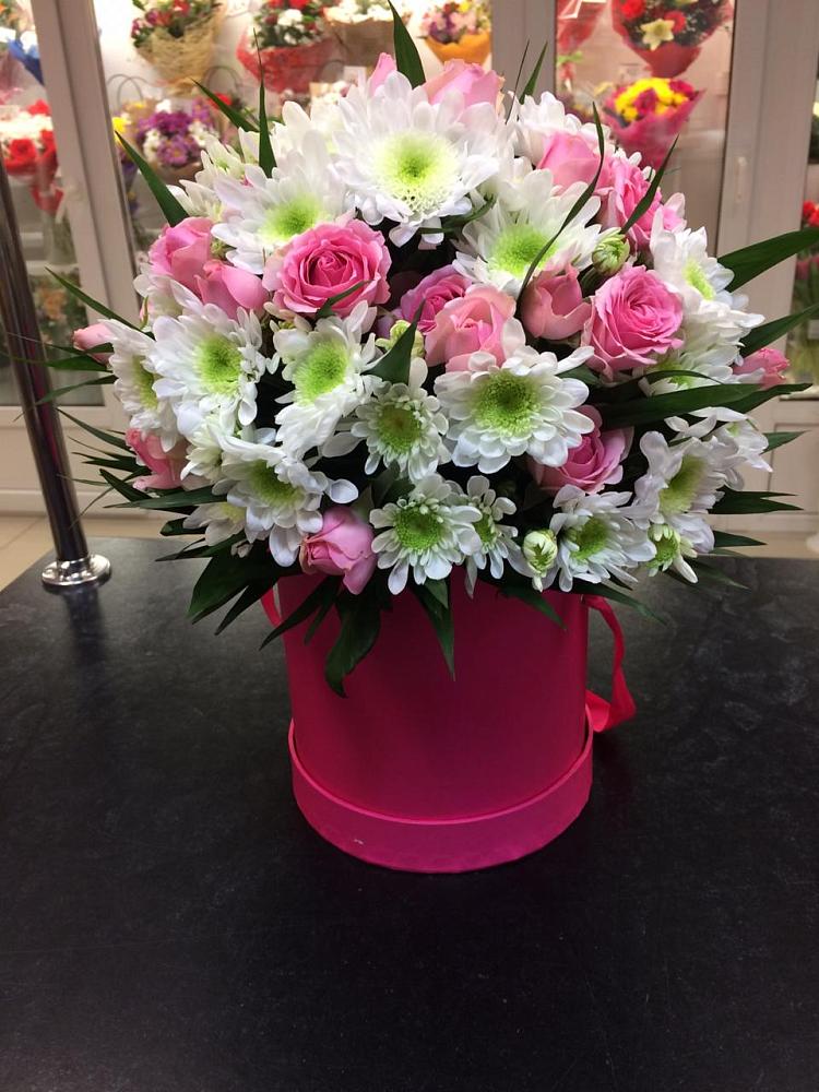 Цветочная композиция из Розы и Хризантемы в шляпной коробке в Вознесеновском