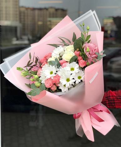 Букет цветов из: Розы, Лизиантусы и Хризантемы в Вознесеновском